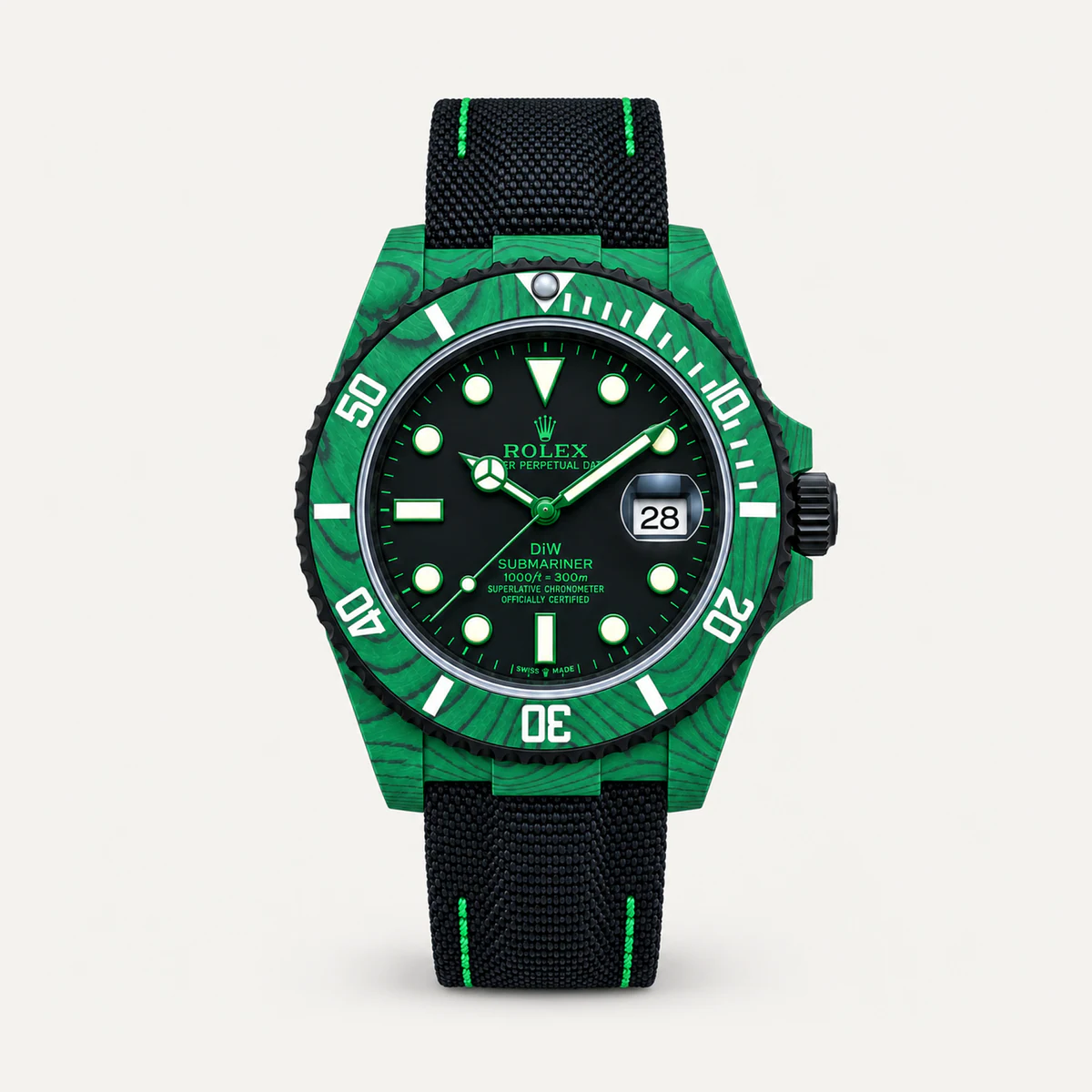Rolex Submariner 40، DiW «Green Devil» (تعديل خاص) · حزام قماشي (تعديل خاص) — صورة توضيحية وليست صورة للقطعة